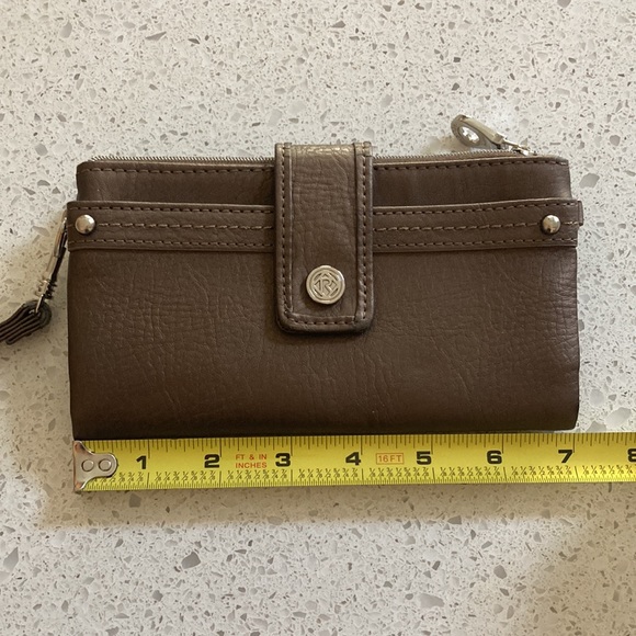 Relic Bronze wristlet/wallet - Picture 6 of 8